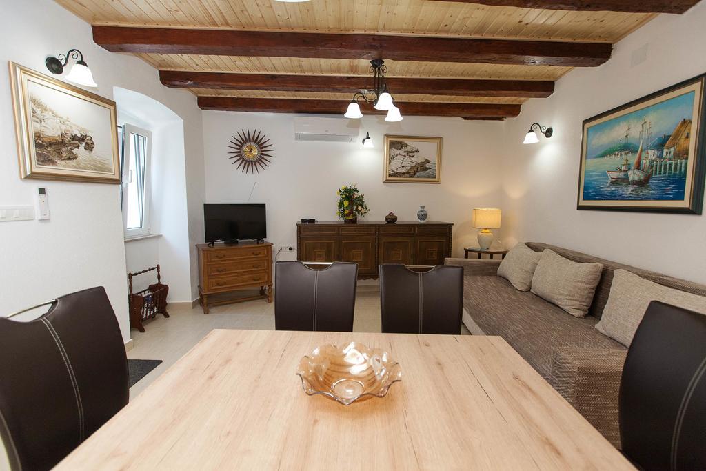 Holiday Home Nika Omišalj Extérieur photo