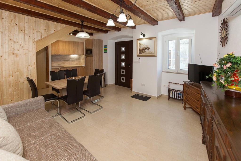 Holiday Home Nika Omišalj Extérieur photo